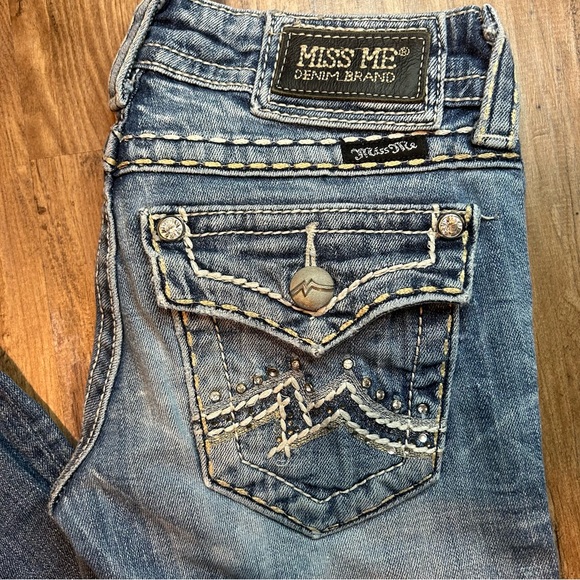 Miss Me women’s low rise medium / light wash bootcut jeans - Picture 2 of 6